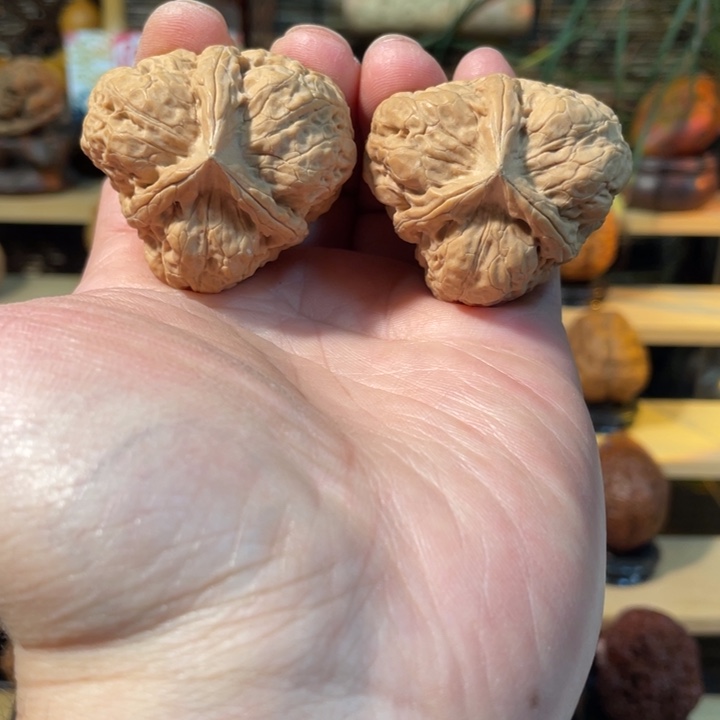 煜***钧文玩核桃把件编号63