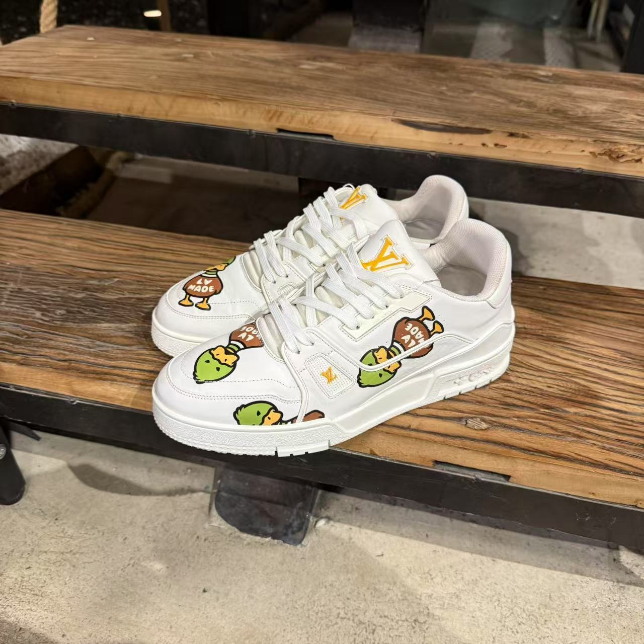 95新 LouisVuitton/路易威登 经典白色Nigo鸭子联名trainer奢鞋