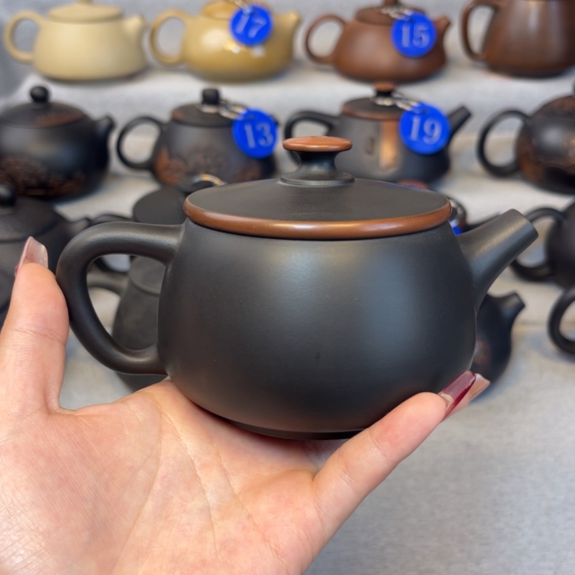 【闪购商品】红泥 微瑕 容量 220c c