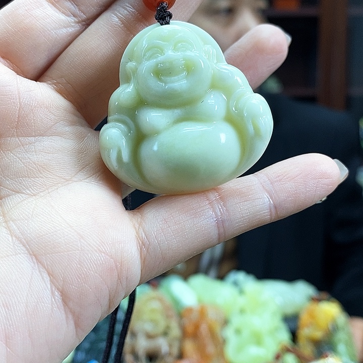 蛇纹石玉吊坠未镶嵌