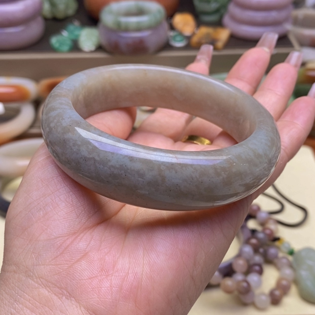 【闪购商品】石英质玉手镯未镶嵌