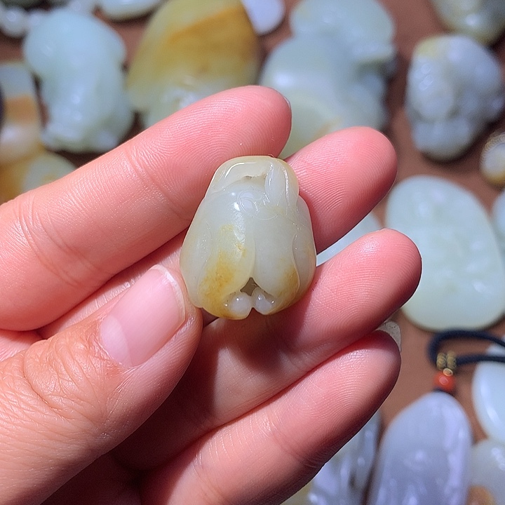 周***海和田玉未镶嵌颈饰