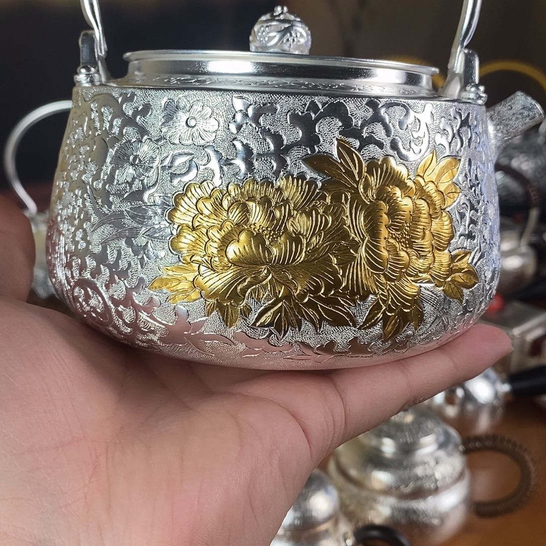执***深手工制作紫铜壶工艺