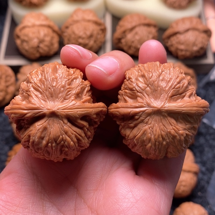 文玩核桃把件野生红皮正磨39