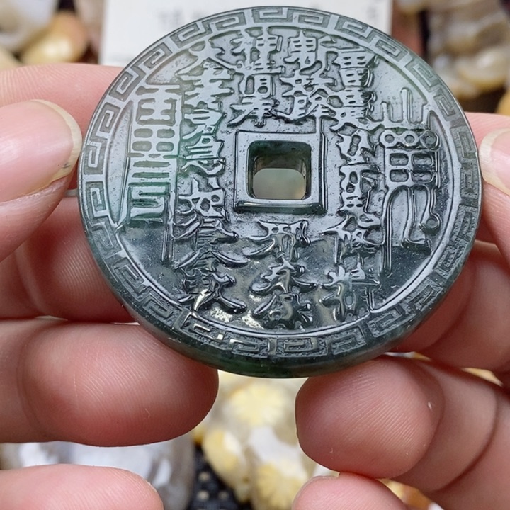 石英质玉颈饰未镶嵌