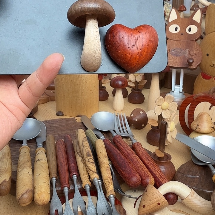 木蘑菇冰箱贴红色爱心