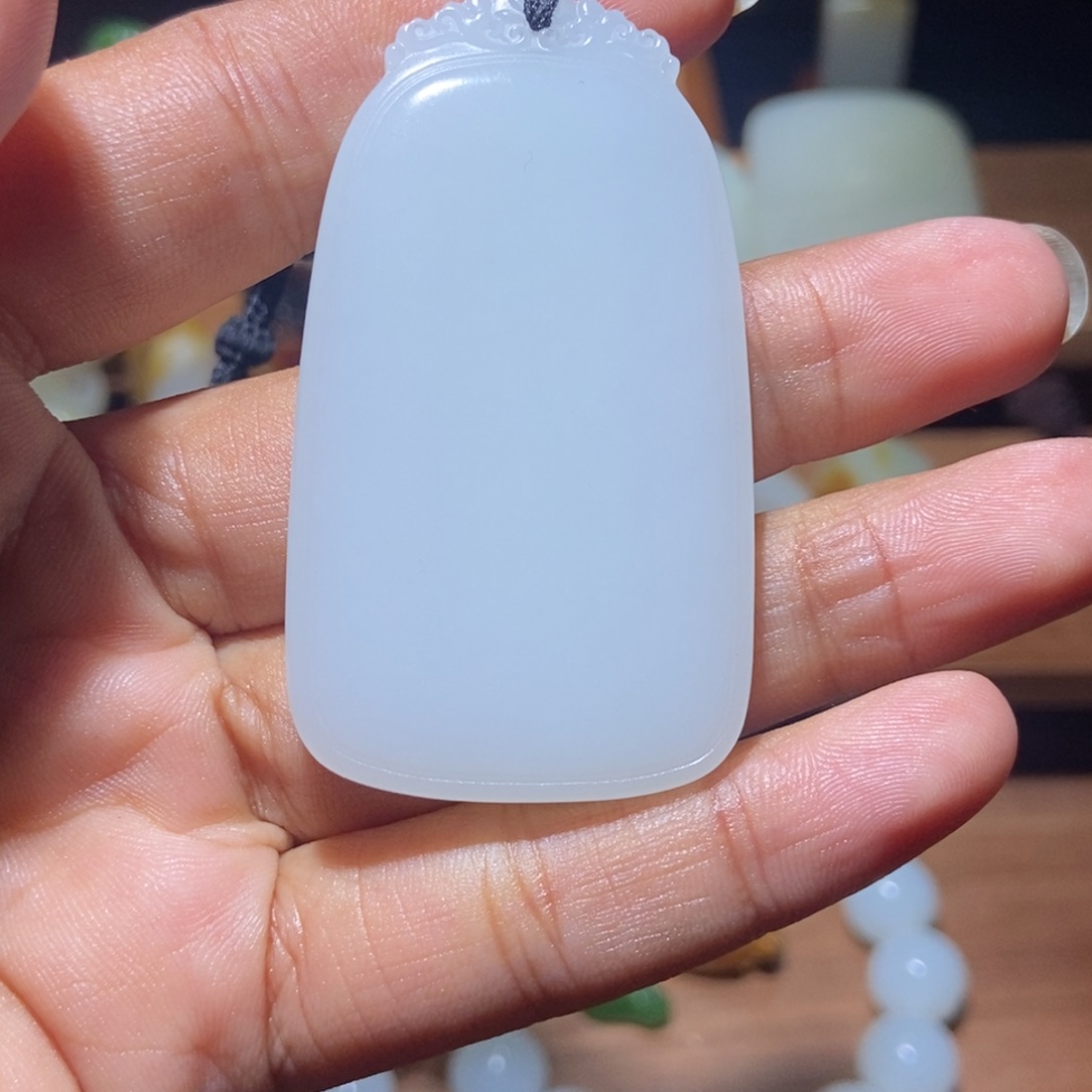 帅***友和田玉未镶嵌颈饰