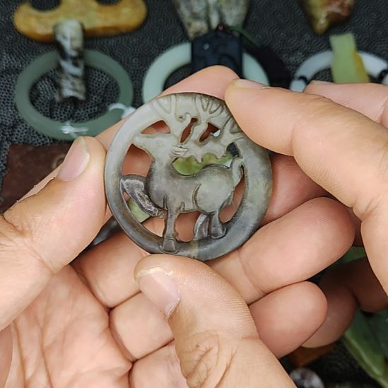 吊坠龙脊菩提物件优美，欢迎咨询