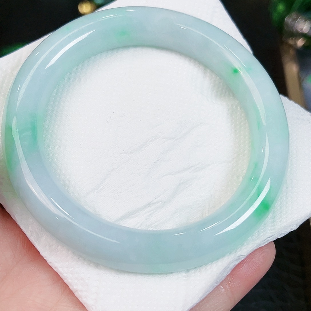 翡翠手镯未镶嵌手镯