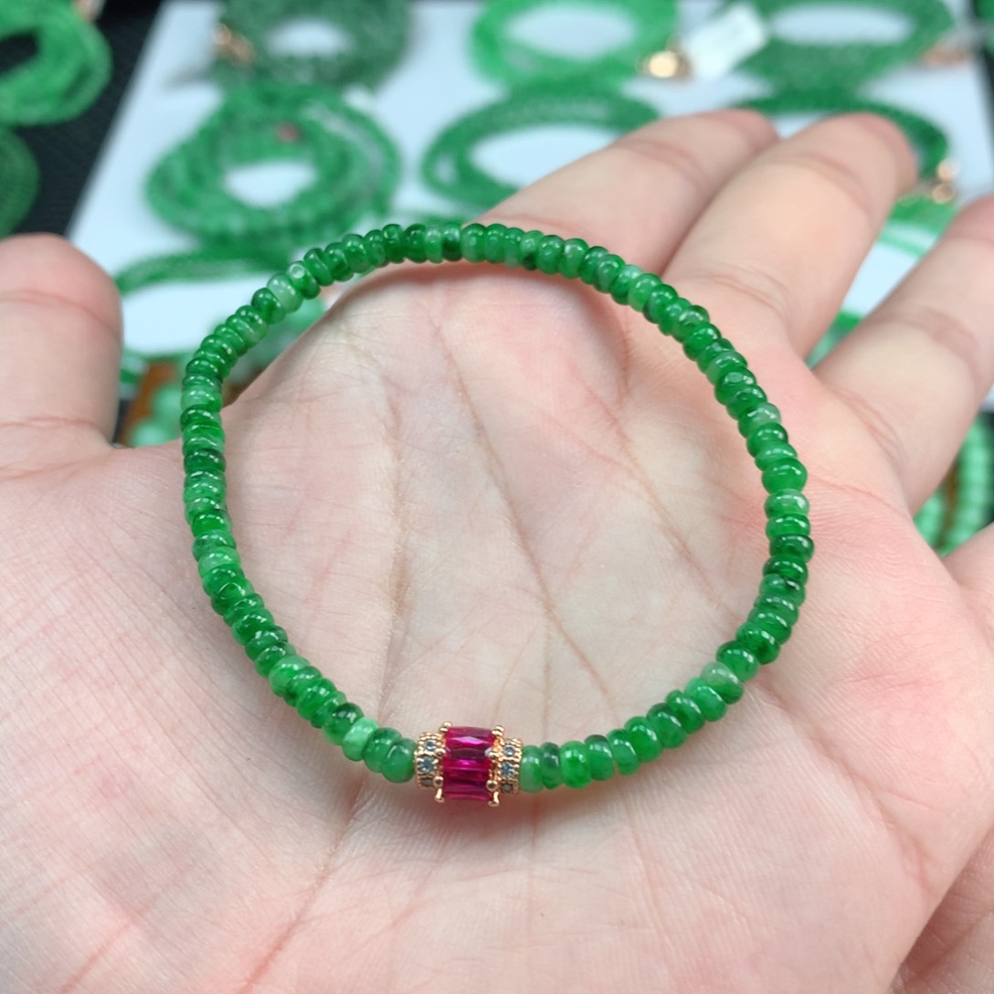 翡翠手链未镶嵌翡翠