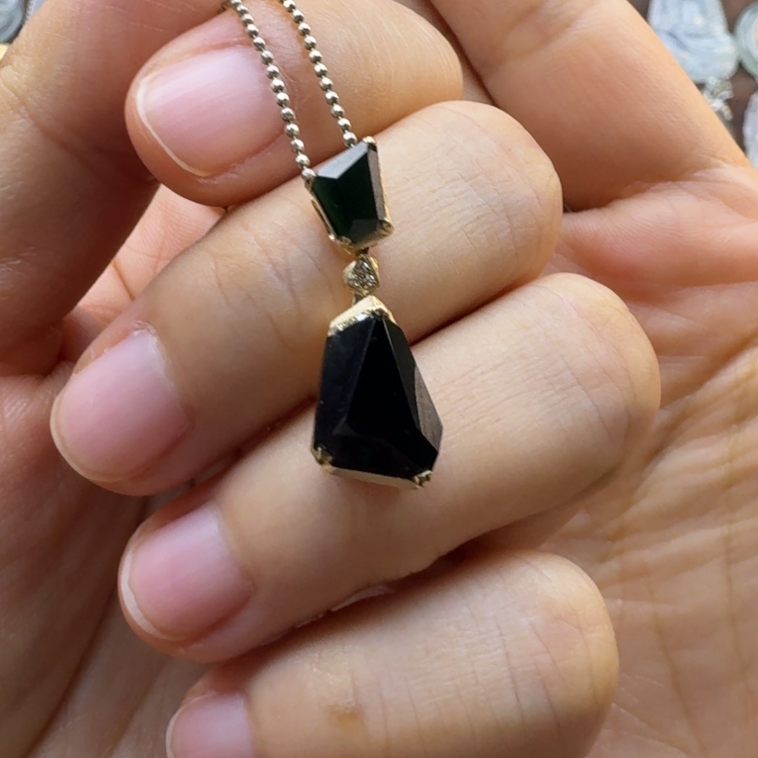 翡翠18K金镶嵌颈饰玻璃种墨翠切割吊坠