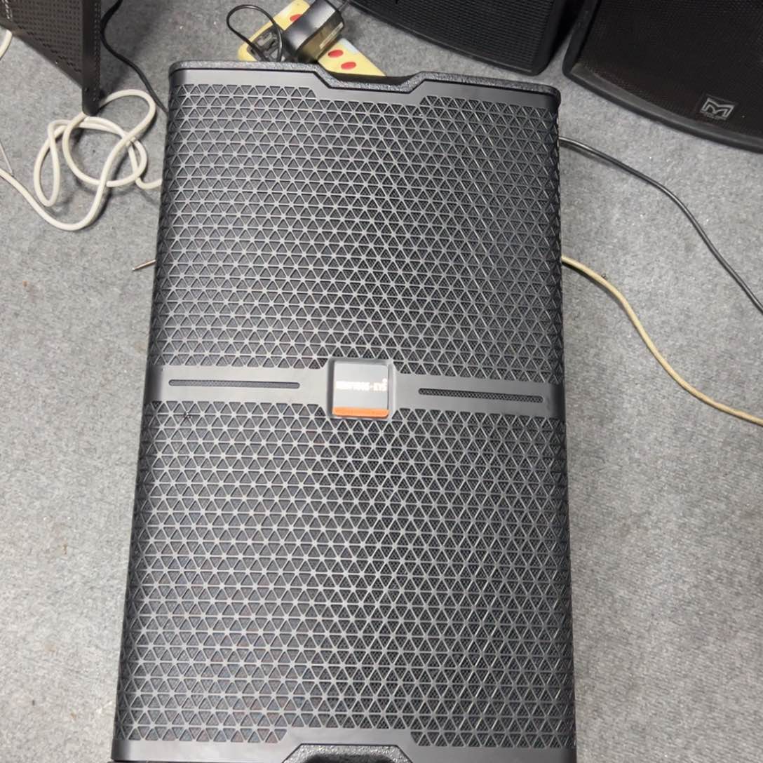 【闪购商品】8新12寸音响一对，不包邮