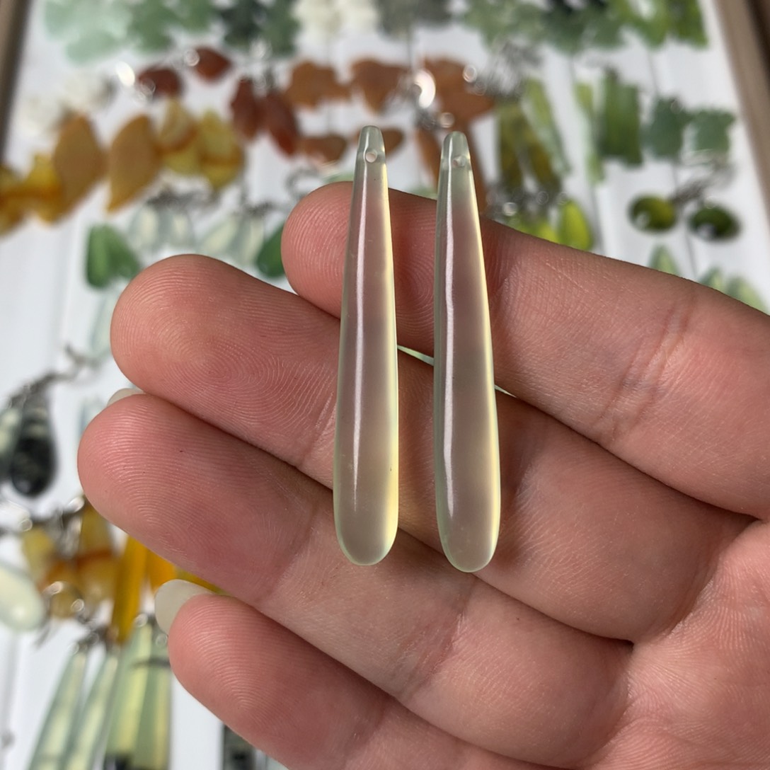 蛇纹石玉耳环未镶嵌