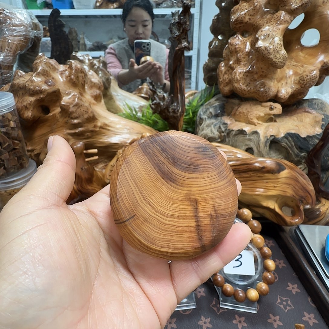 柏木（崖柏）太行崖柏陈化黑油闻香底座手把件