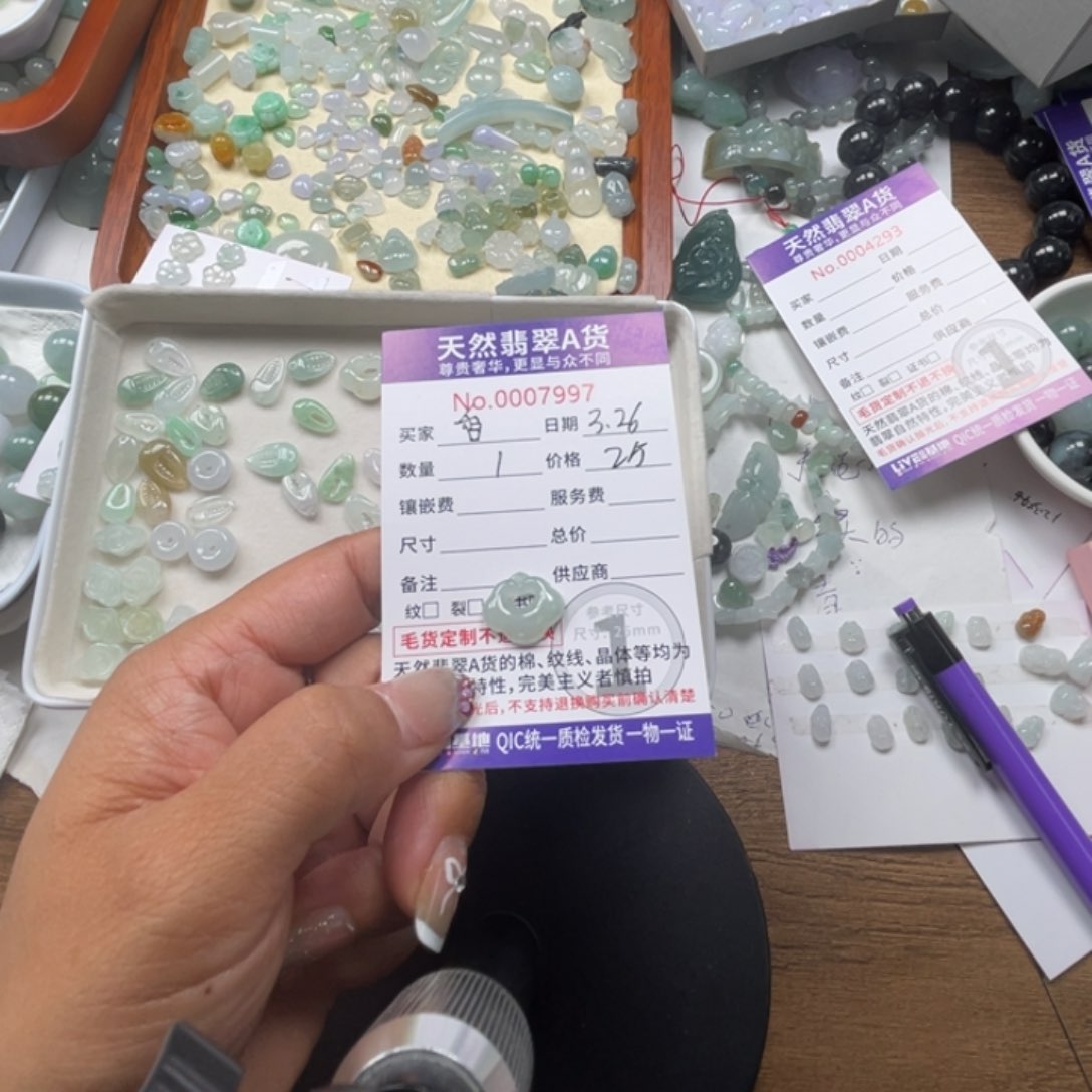 翡翠未镶嵌颈饰^****甜