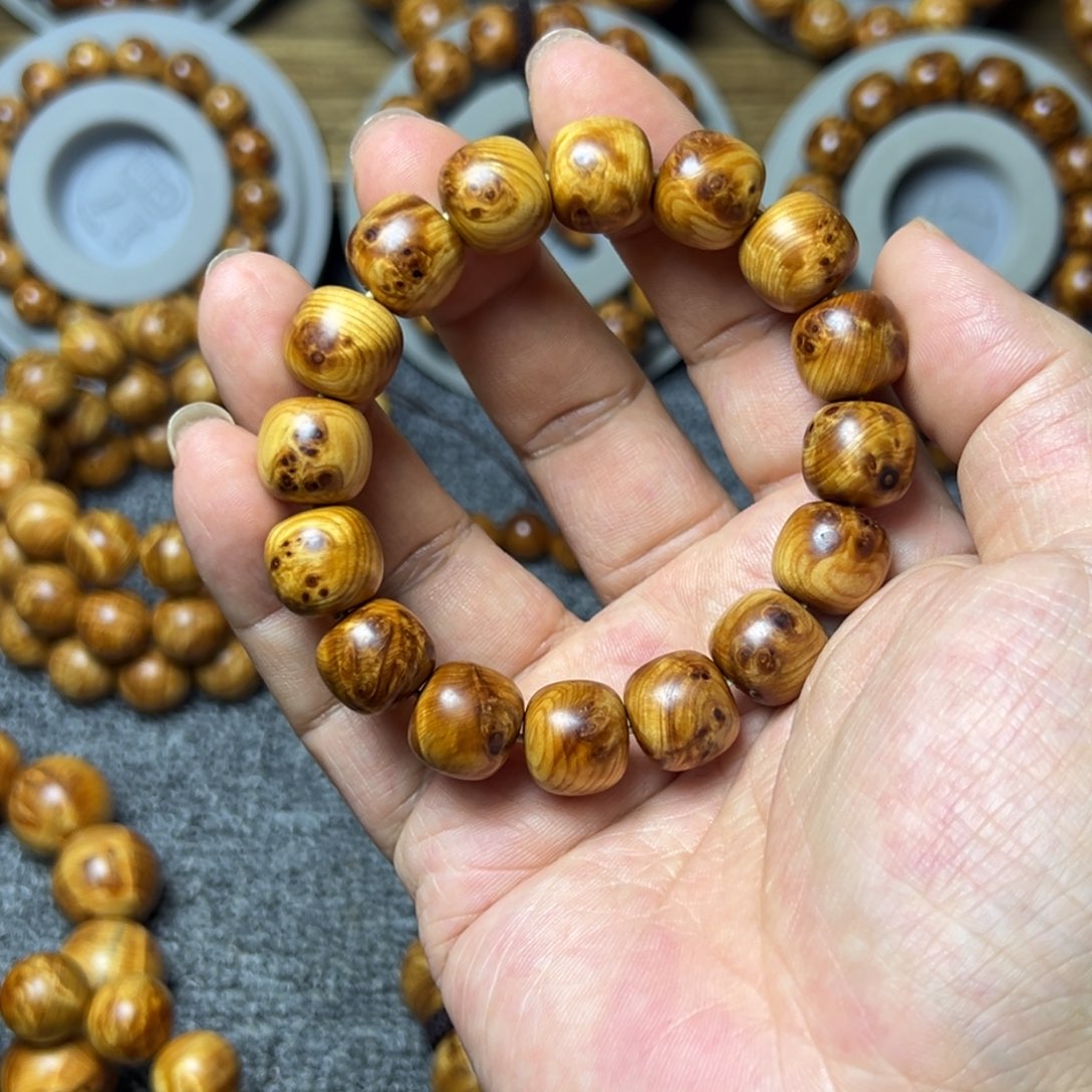 柏木（崖柏）老型瘤花