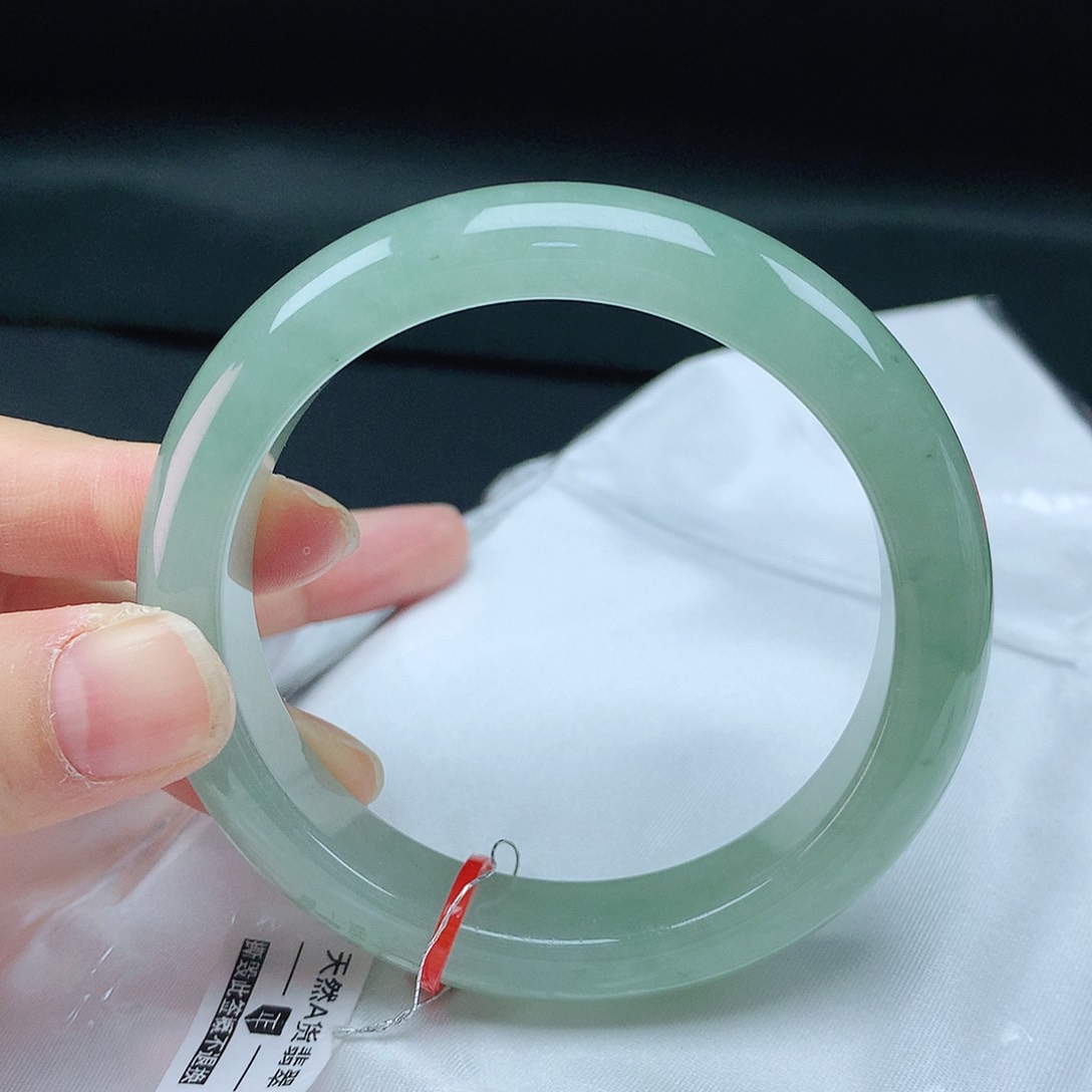 翡翠手镯未镶嵌57圈