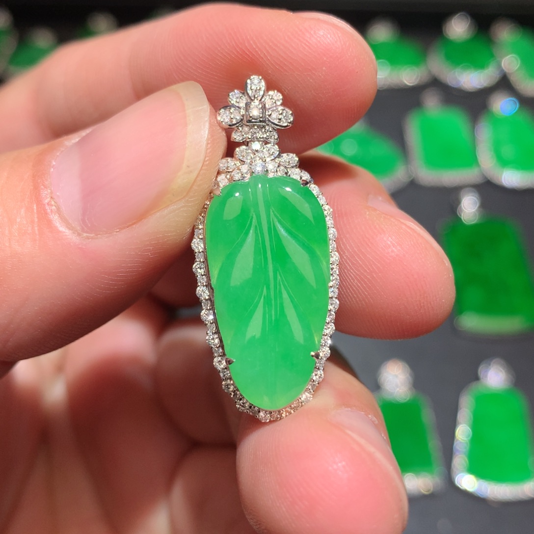 翡翠颈饰18K金镶嵌翡翠