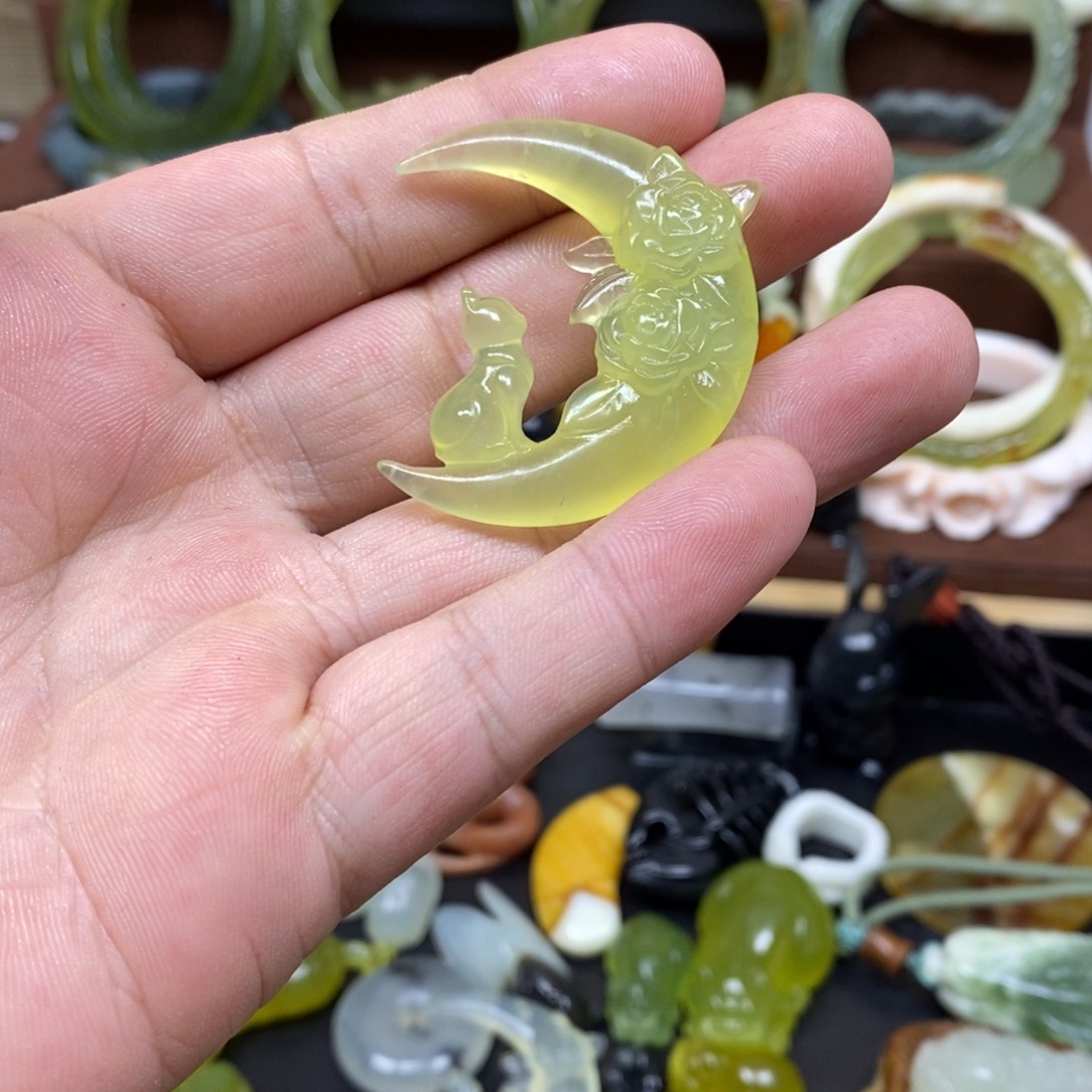 蛇纹石玉吊坠(赠链)未镶嵌