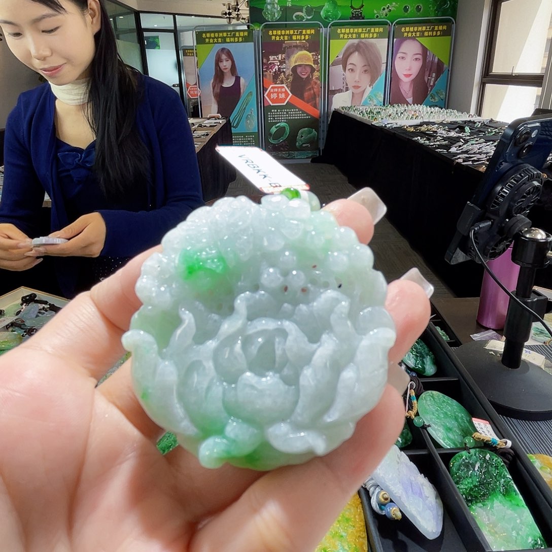 颈饰未镶嵌翡翠一个
