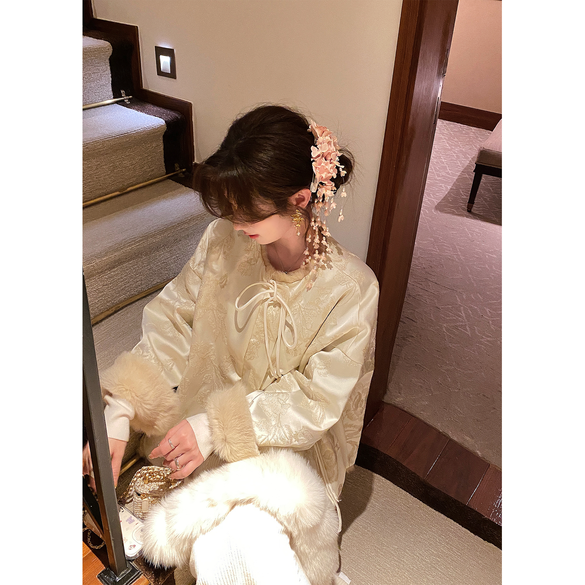 GA 盈瓷【国泰民安】新中式冬季新款宽松缎面刺绣皮外套女 24FW1271