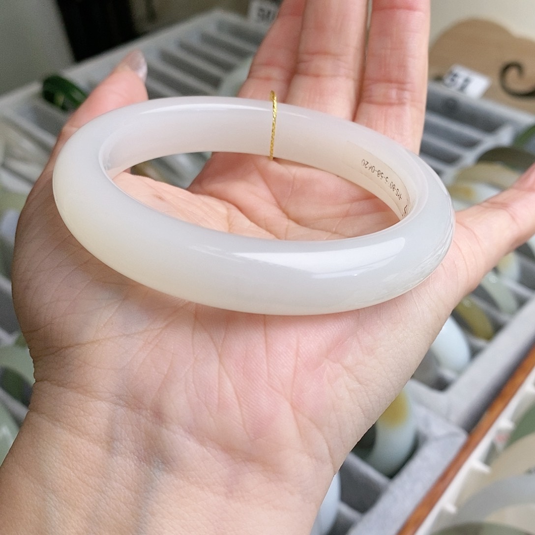 和田玉手镯未镶嵌58