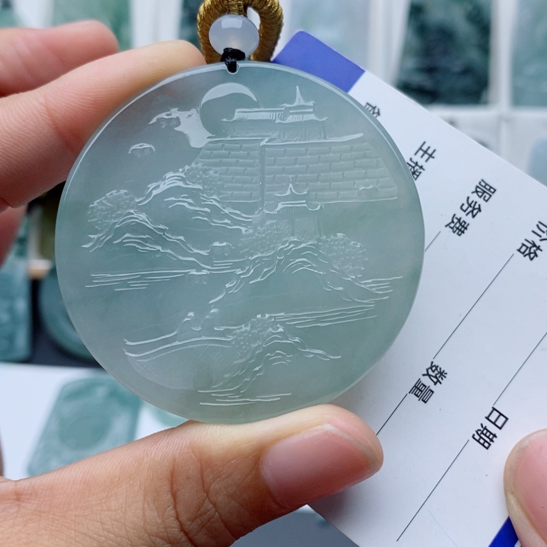 翡翠未镶嵌颈饰山水