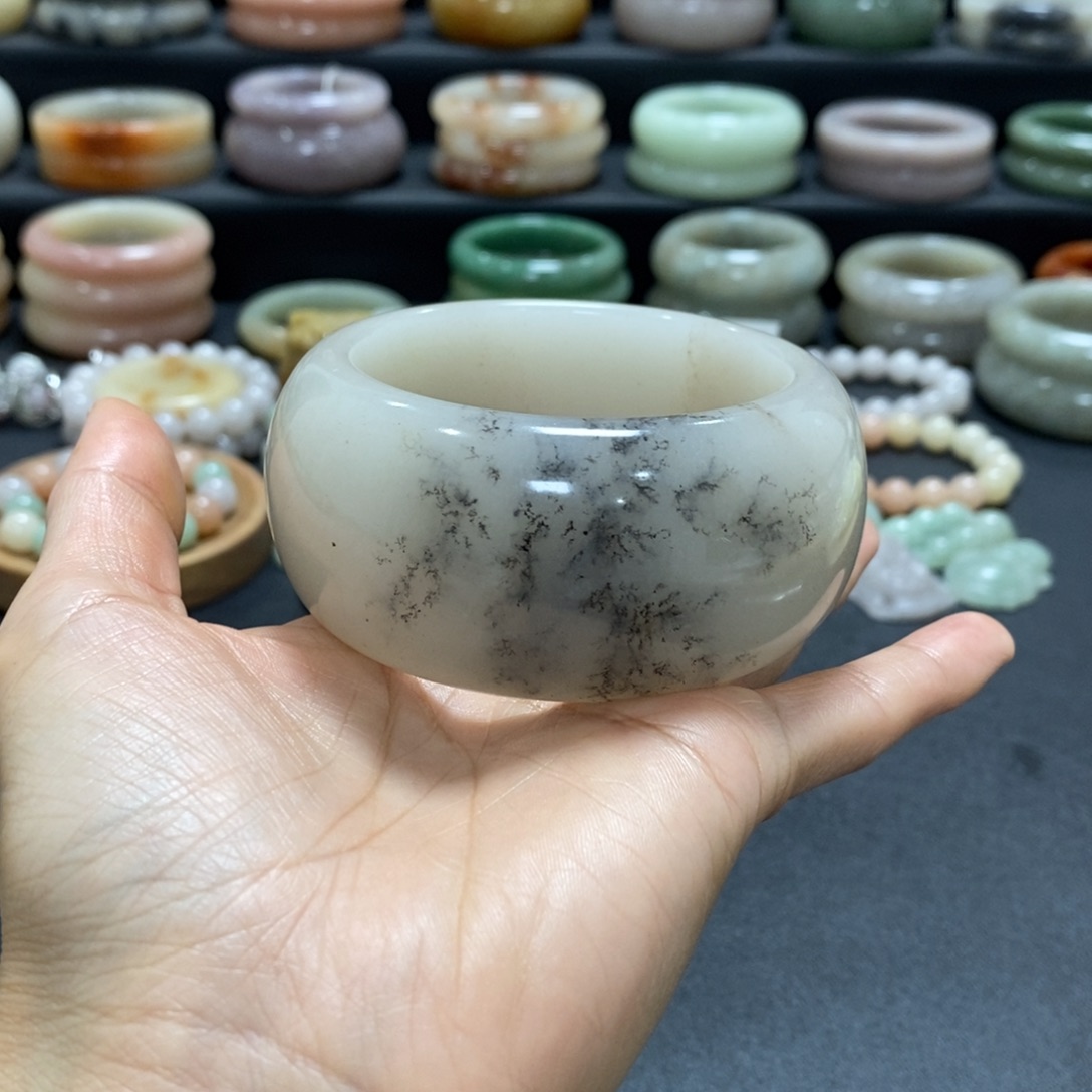 石英质玉手镯未镶嵌无*?