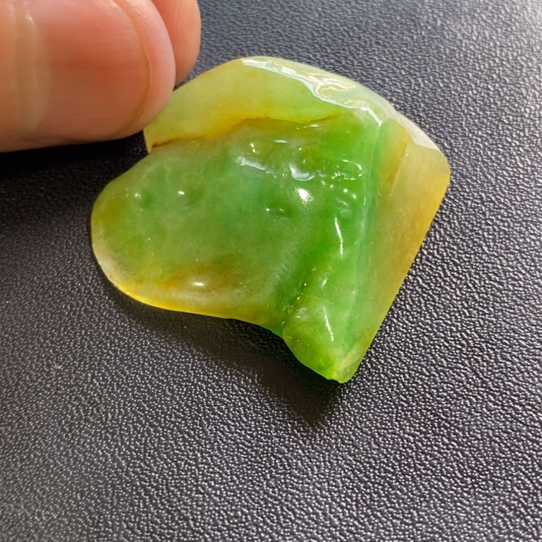 定制翡翠未镶嵌冰阳绿 黄加绿翡翠 雕刻件