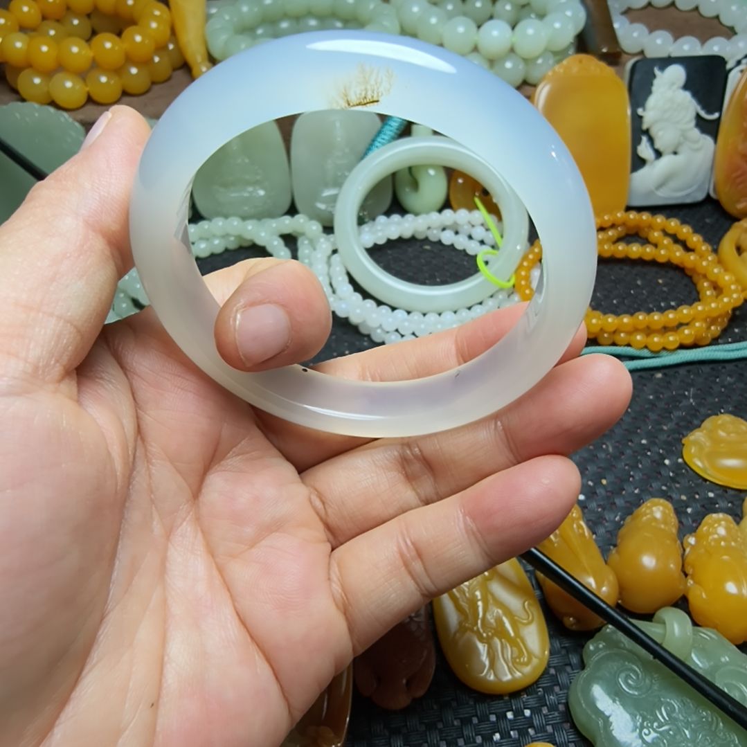 未镶嵌玉髓手镯玉镯