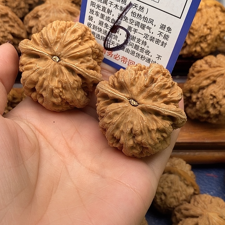 鑫***玉吊坠桃核粗筋狮子头44