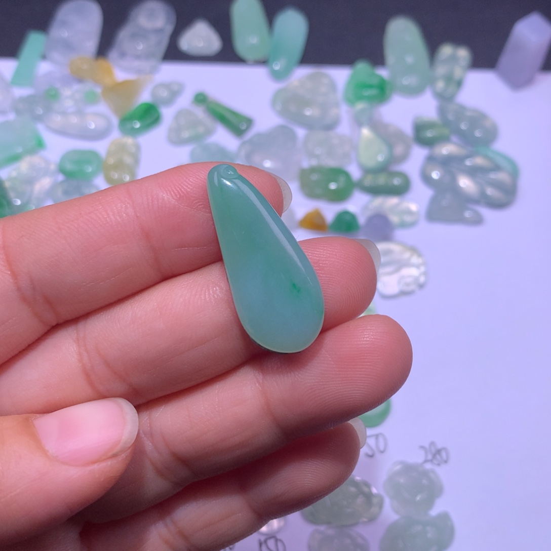 翡翠未镶嵌颈饰瓜