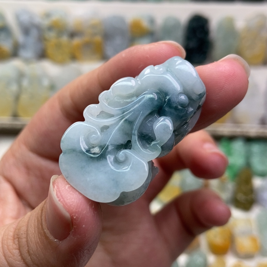 翡翠吊坠(赠链)未镶嵌