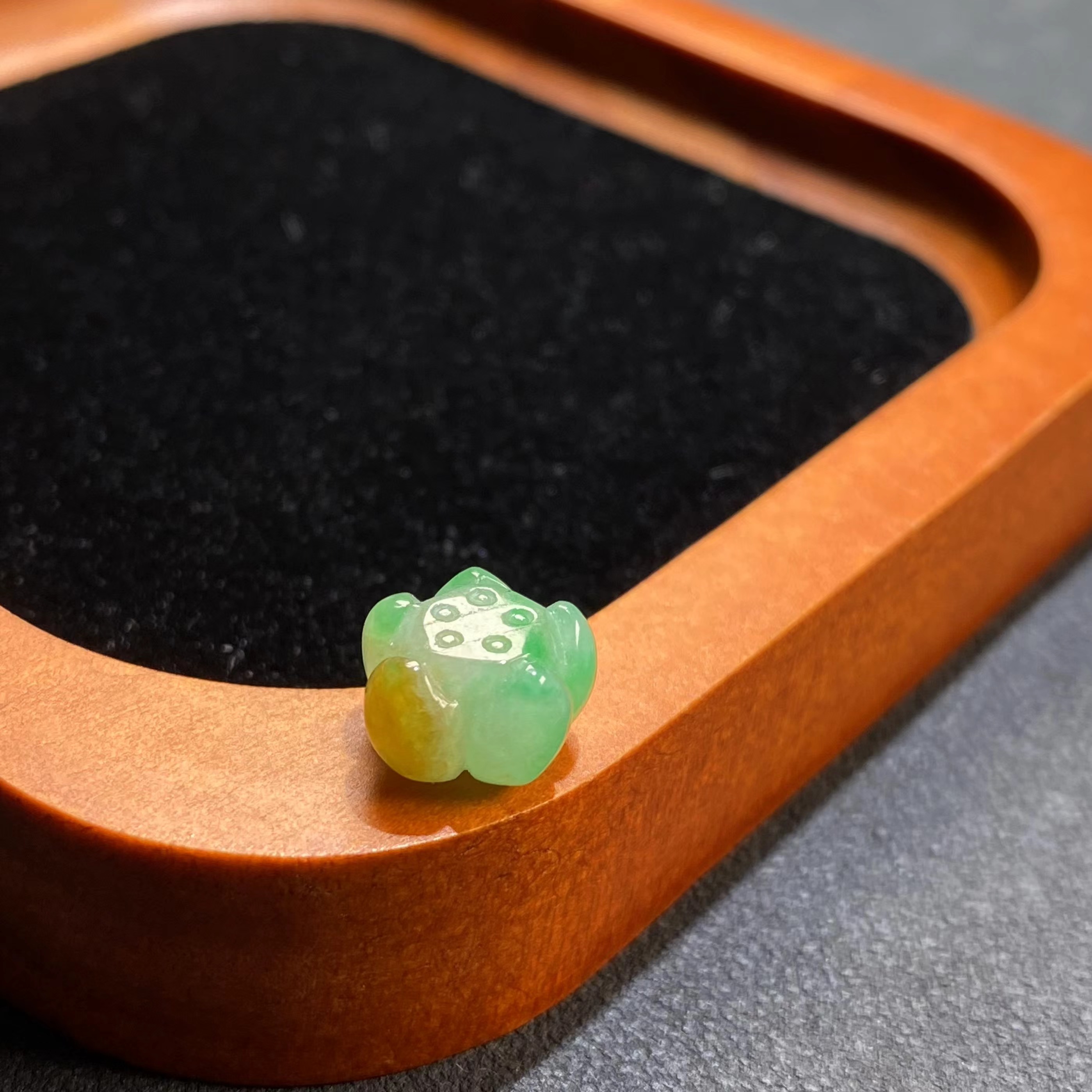 纯天然A货翡翠黄加绿莲花珠好运连连尺寸10-6.6