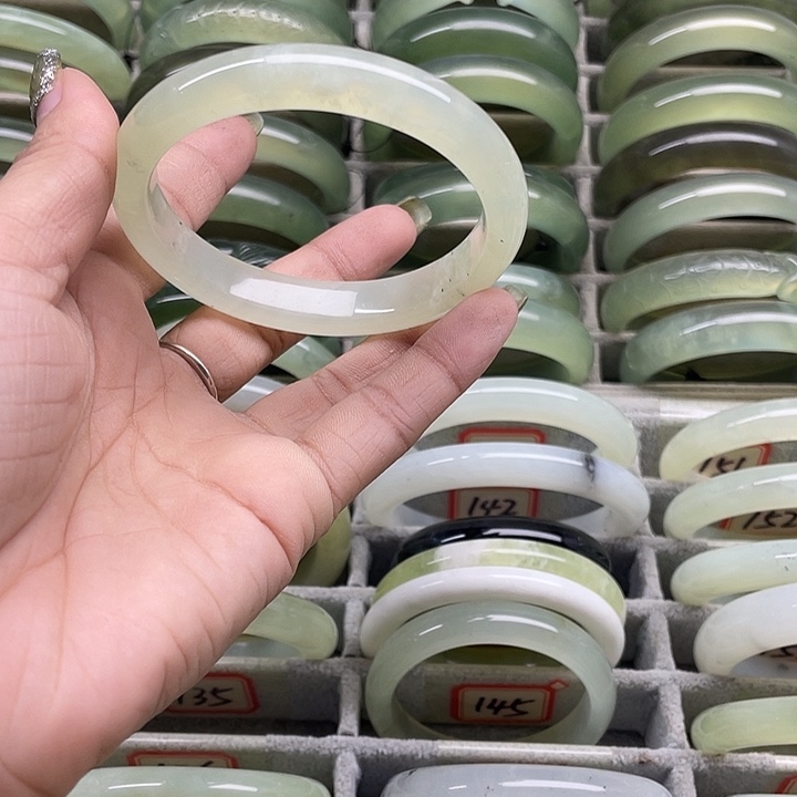 蛇纹石玉未镶嵌手镯135