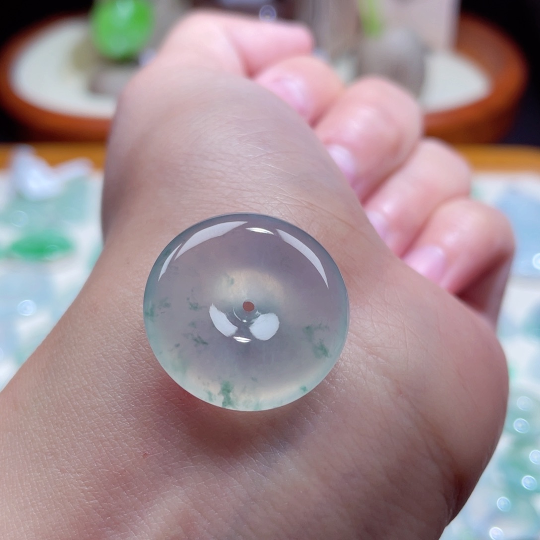 翡翠颈饰未镶嵌扣子