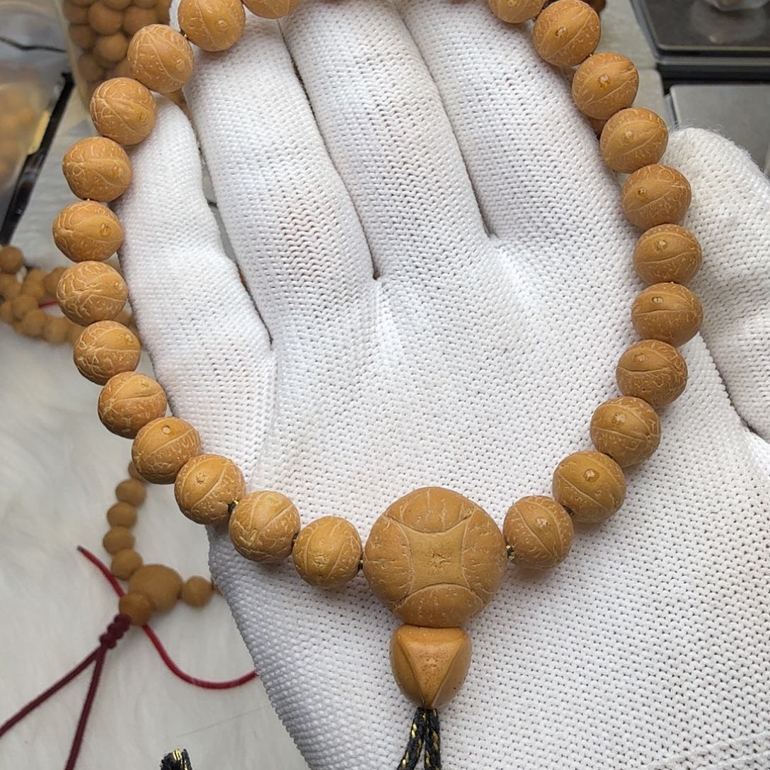 吊坠凤眼菩提9.7-10.1手持玉华