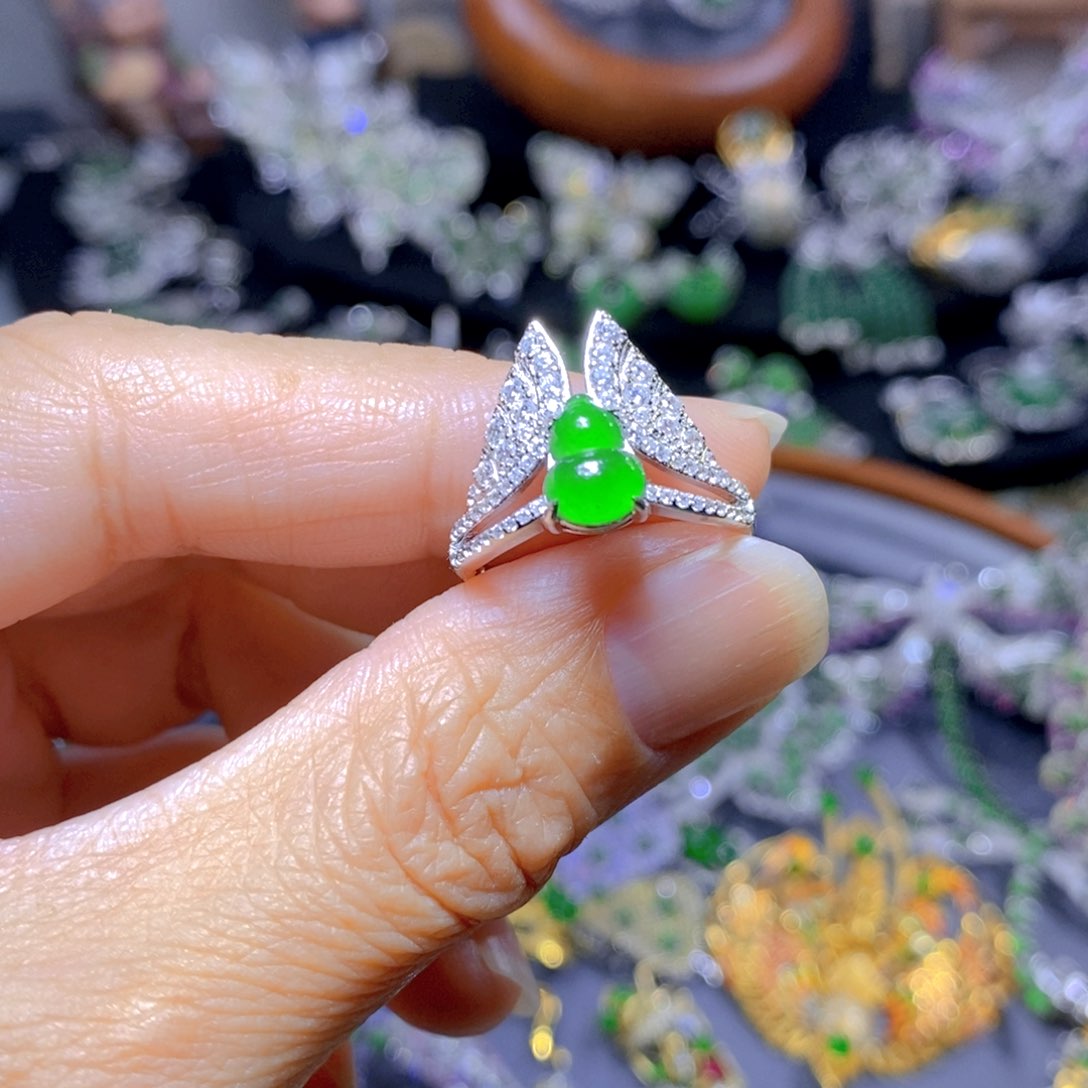 翡翠颈饰银S925镶嵌天然翡翠