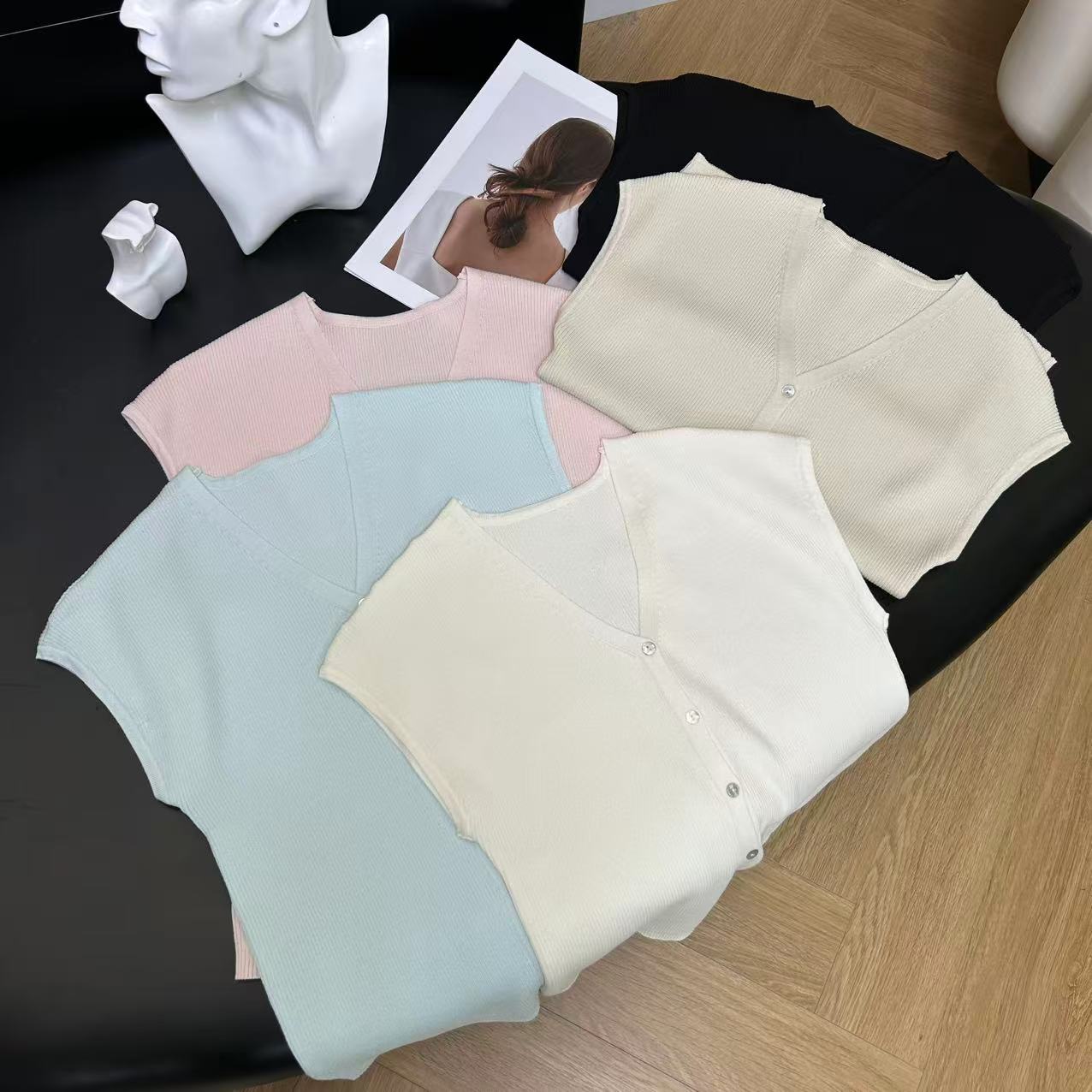 法式高级感修身冰丝薄款V领针织短袖H6122