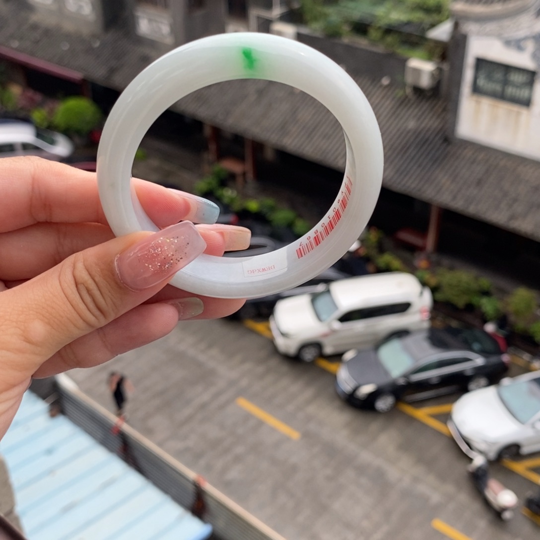 翡翠手镯未镶嵌一***圆56口