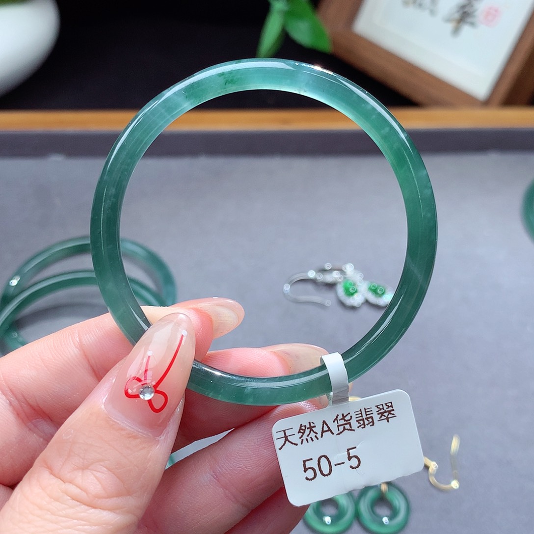 翡翠手镯（圆镯）未镶嵌