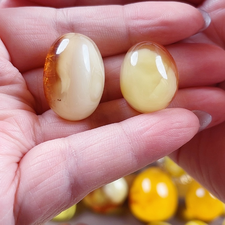 琥珀未镶嵌裸石戒面发一件