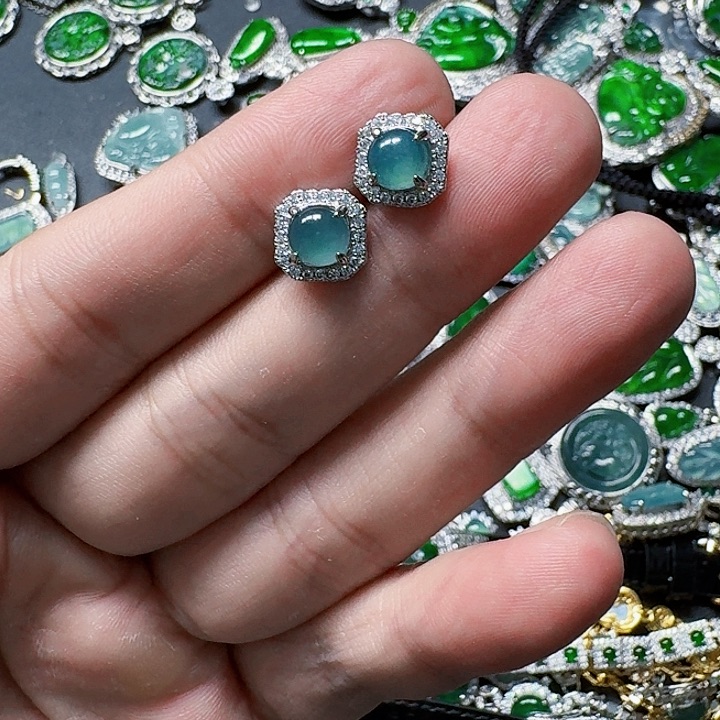 翡翠颈饰未镶嵌天然A货翡翠放漏