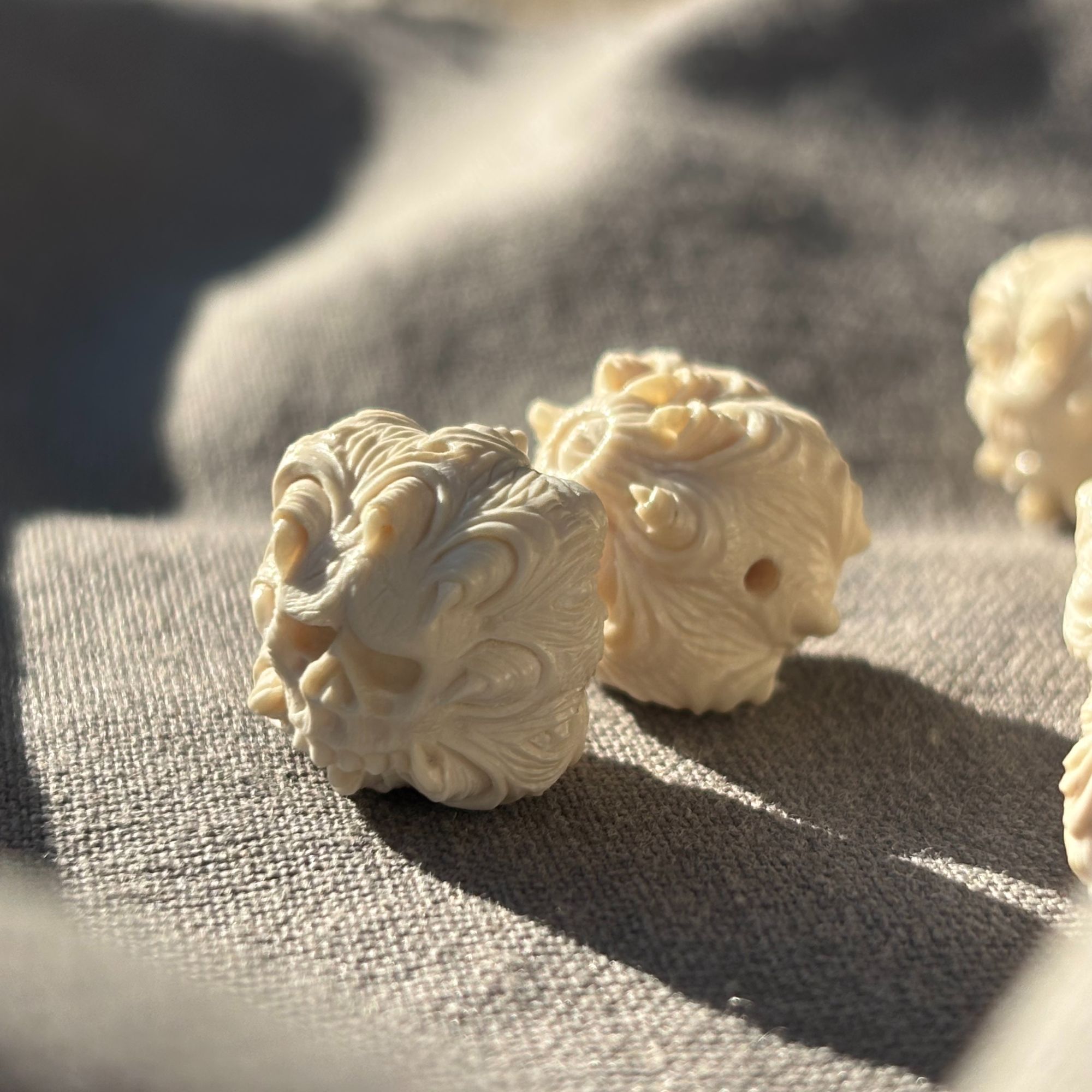 猛犸牙原牙雕刻骷髅吞噬