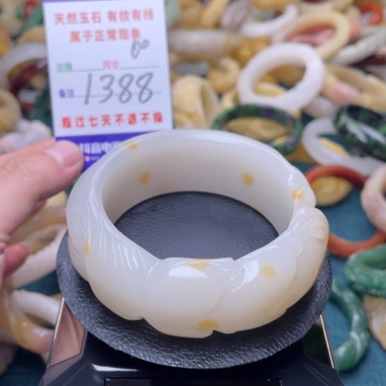 【闪购商品】未镶嵌手镯（圆镯）石英质玉