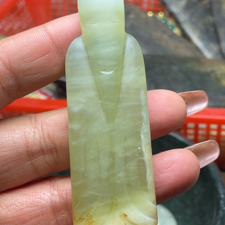 软玉未镶嵌珠宝半成品有包容