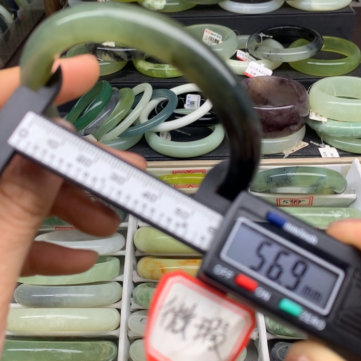 蛇纹石玉未镶嵌手镯556