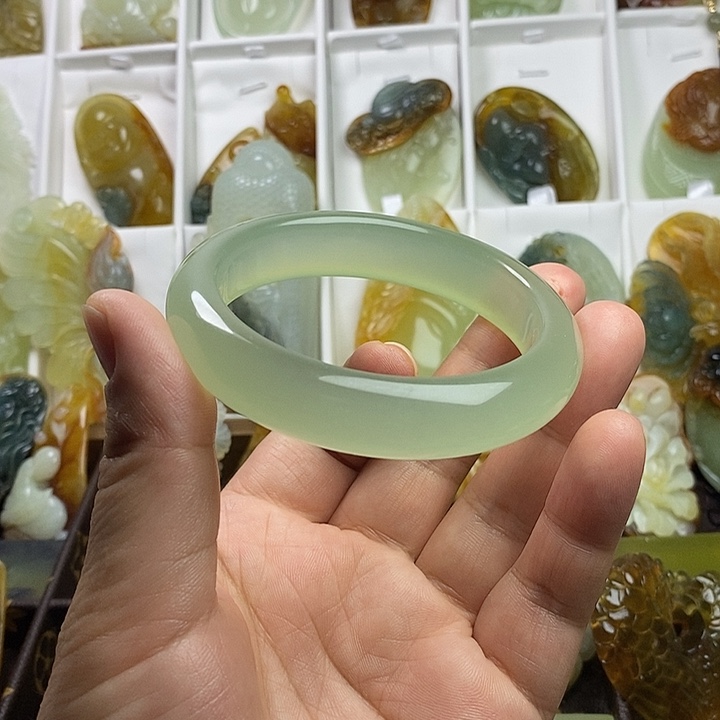 蛇纹石玉未镶嵌手镯