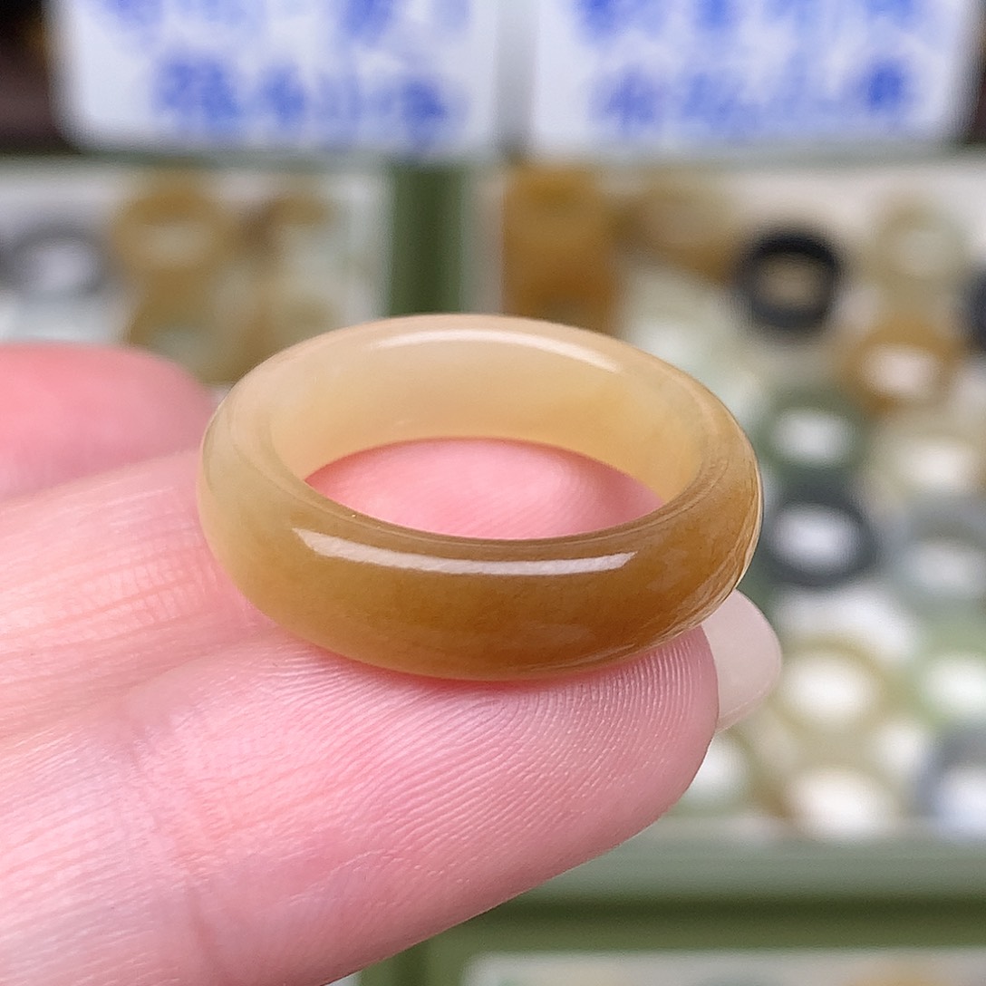 未镶嵌戒指和田玉