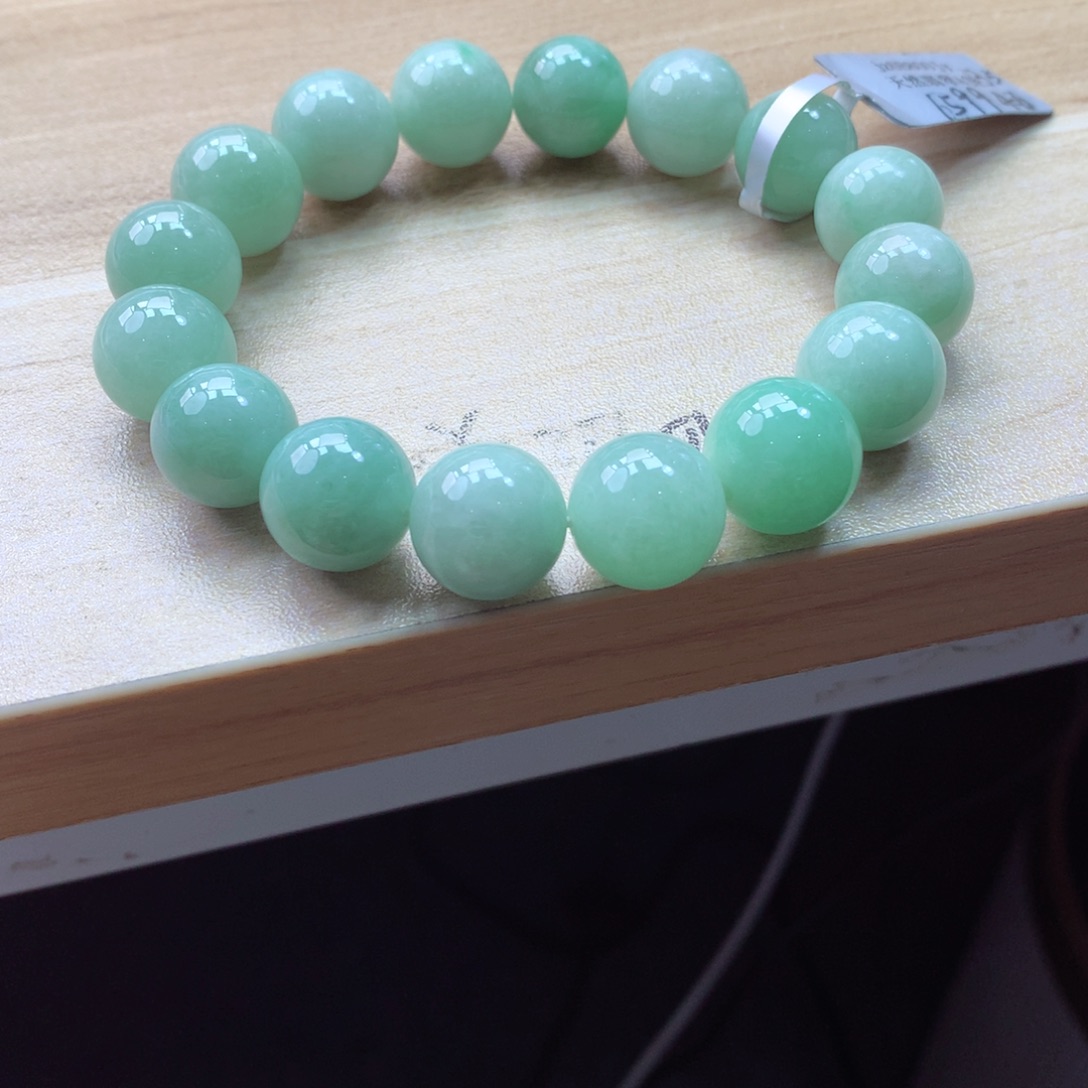 翡翠颈饰未镶嵌吊坠